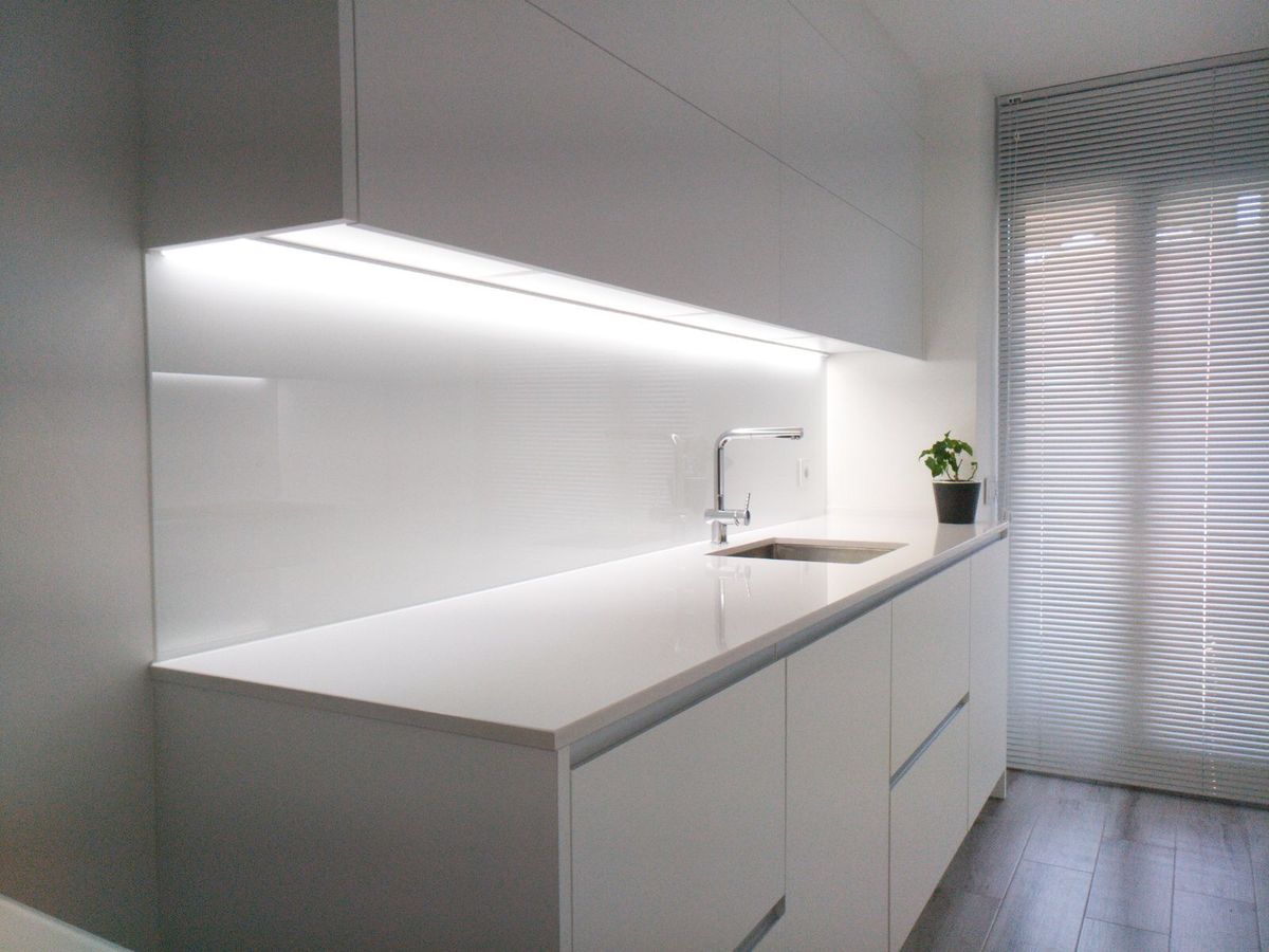 Barra led 70cm blanco frío recargable con autoadhesivo